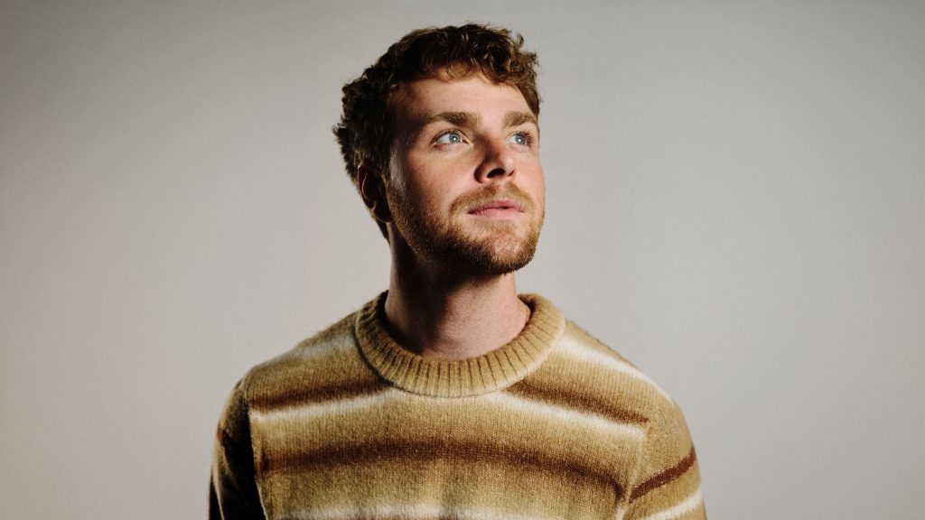 Alex Warren: Little Orphan Alex Live Alex Warren: Little Orphan Alex Live - American Family Insurance Amphitheater - 07070707 0303 2026202620262026